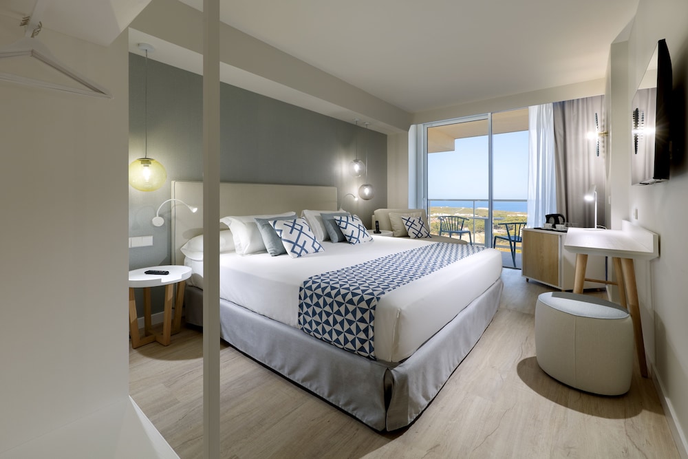 Palladium Hotel Menorca — Hotel rooms in Arenal d'en Castell, Balearic Islands
