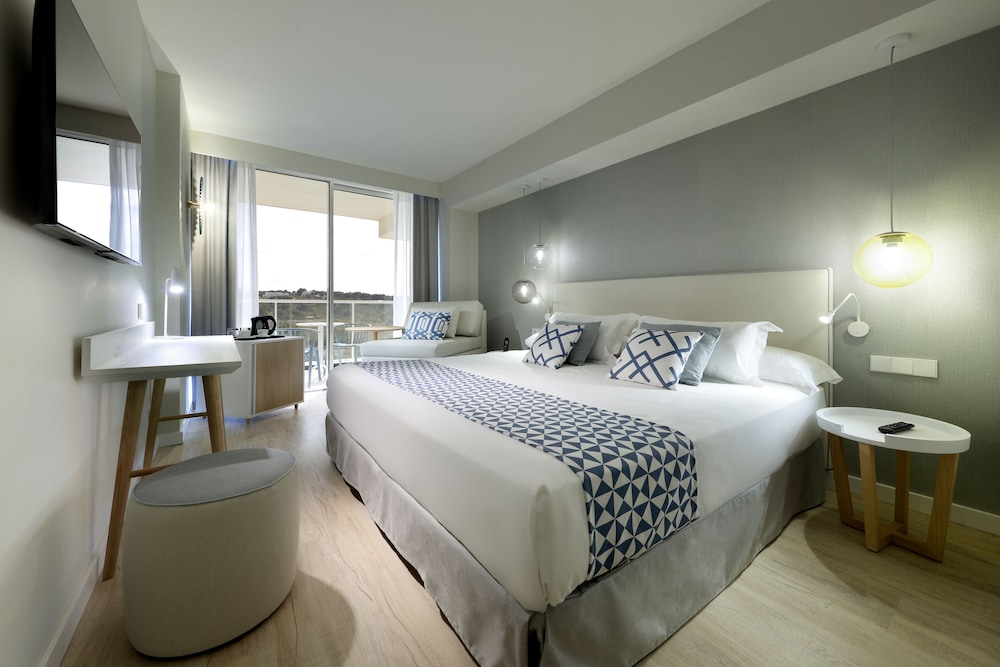 Palladium Hotel Menorca — Hotel rooms in Arenal d'en Castell, Balearic Islands