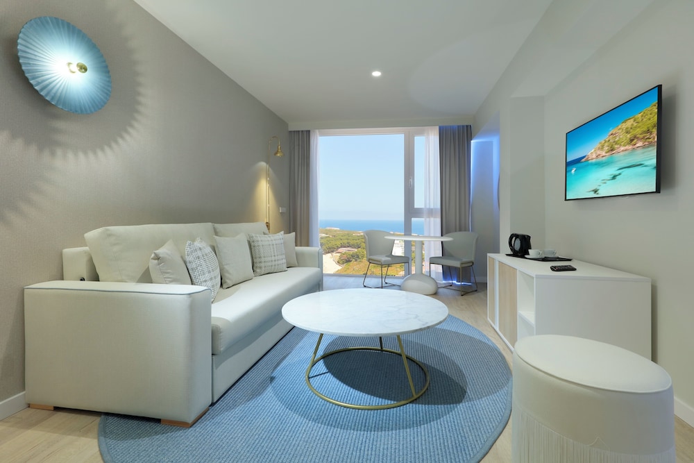 Palladium Hotel Menorca — Hotel rooms in Arenal d'en Castell, Balearic Islands
