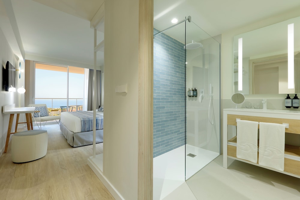 Palladium Hotel Menorca — Hotel rooms in Arenal d'en Castell, Balearic Islands