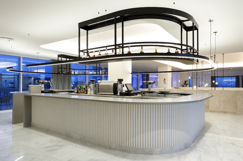 Palladium Hotel Menorca — Restaurant & bars in Arenal d'en Castell, Balearic Islands