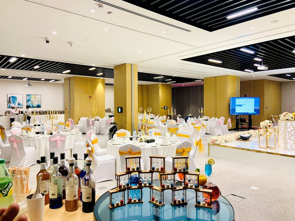 Millennium AL Barsha — Restaurant & bars in Dubai