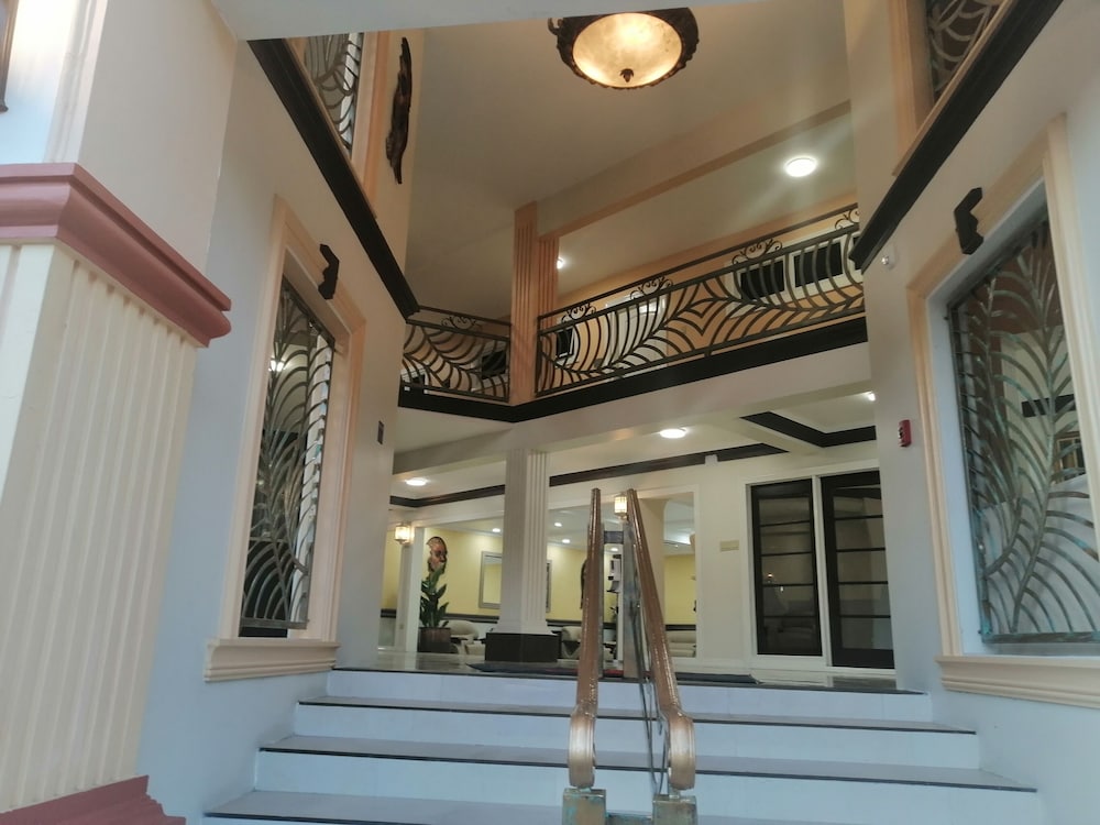 Hotel Grand A View — Hotel building in Montego Bay