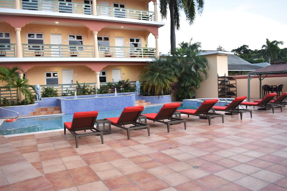 Hotel Grand A View — Swimming pool in Montego Bay