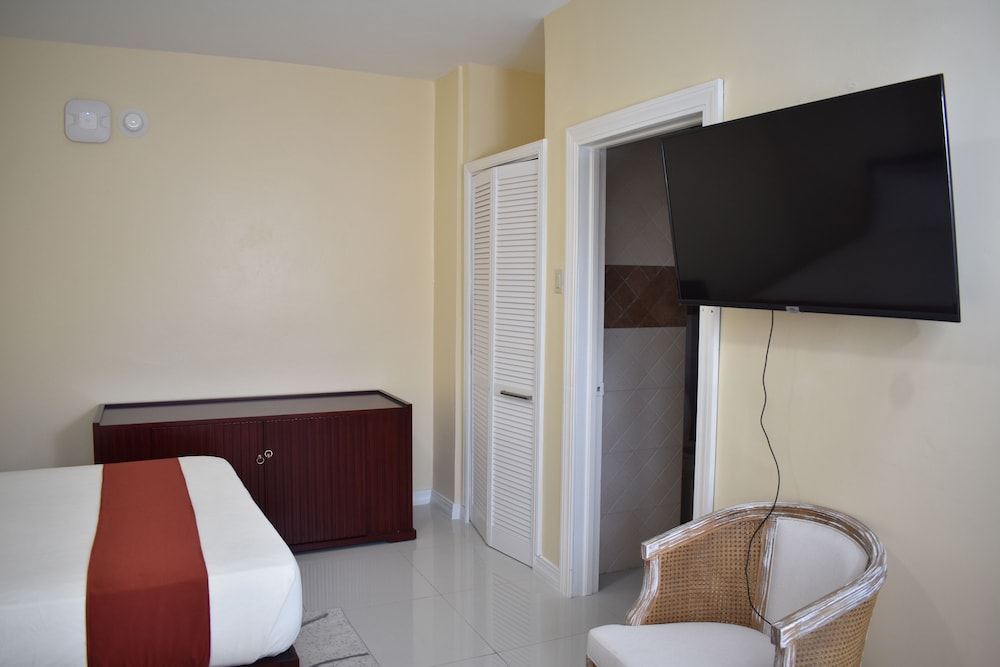 Hotel Grand A View — Hotel rooms in Montego Bay