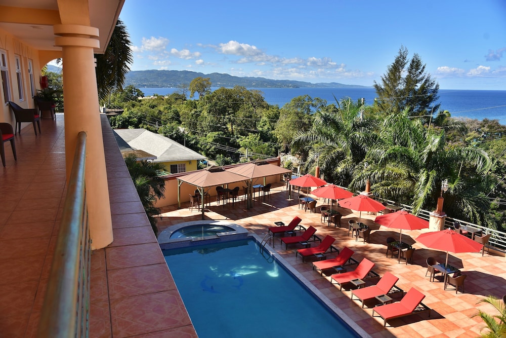 Hotel Grand A View — Swimming pool in Montego Bay