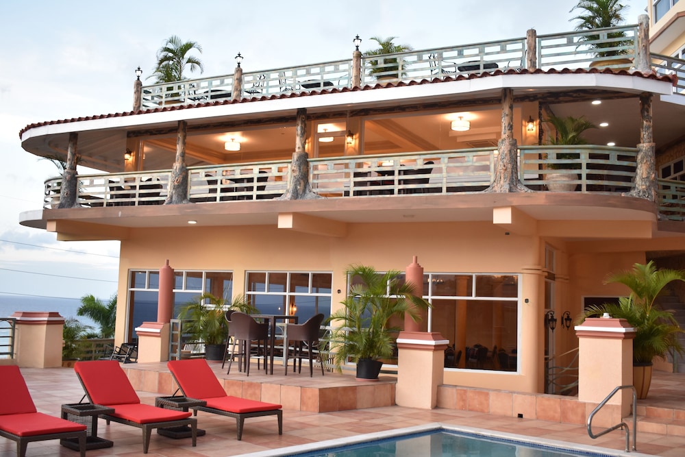 Hotel Grand A View — Hotel building in Montego Bay