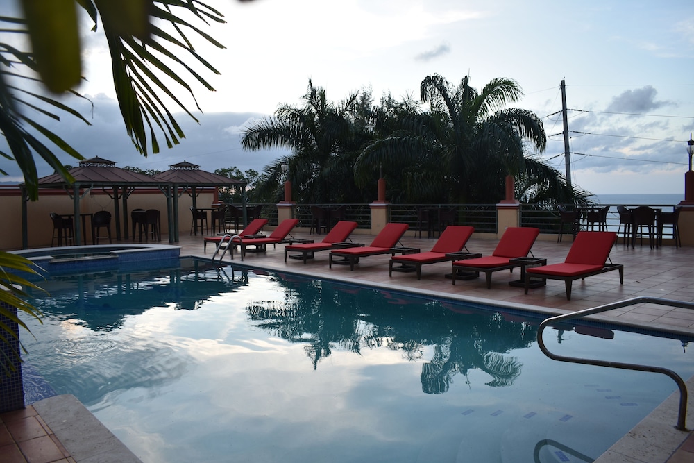 Hotel Grand A View — Swimming pool in Montego Bay