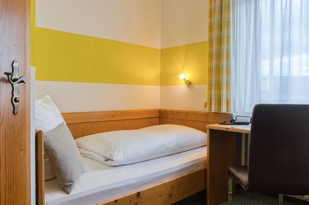 Sautter Hotel Stuttgart City — Hotel rooms in Stuttgart, Baden-Wurttemberg