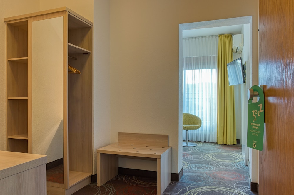 Sautter Hotel Stuttgart City — Hotel rooms in Stuttgart, Baden-Wurttemberg