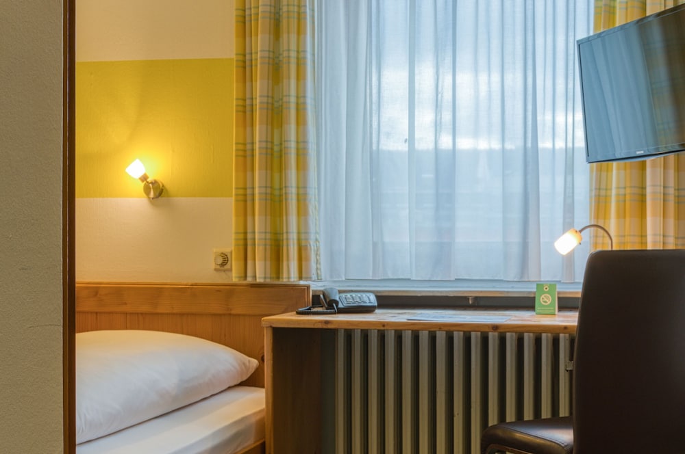 Sautter Hotel Stuttgart City — Hotel rooms in Stuttgart, Baden-Wurttemberg