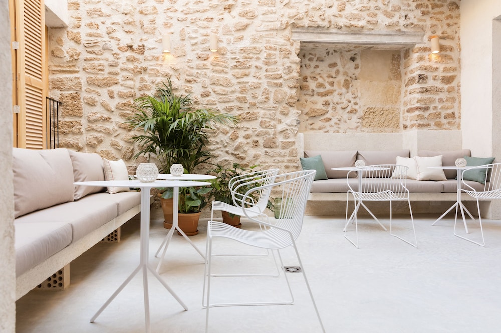 ARA Alcudia Hotel - Adults Only — Hotel building in Alcudia, Balearic Islands