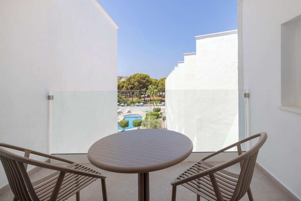HM Isabela - Adults Only — Hotel building in Santa Ponca, Balearic Islands