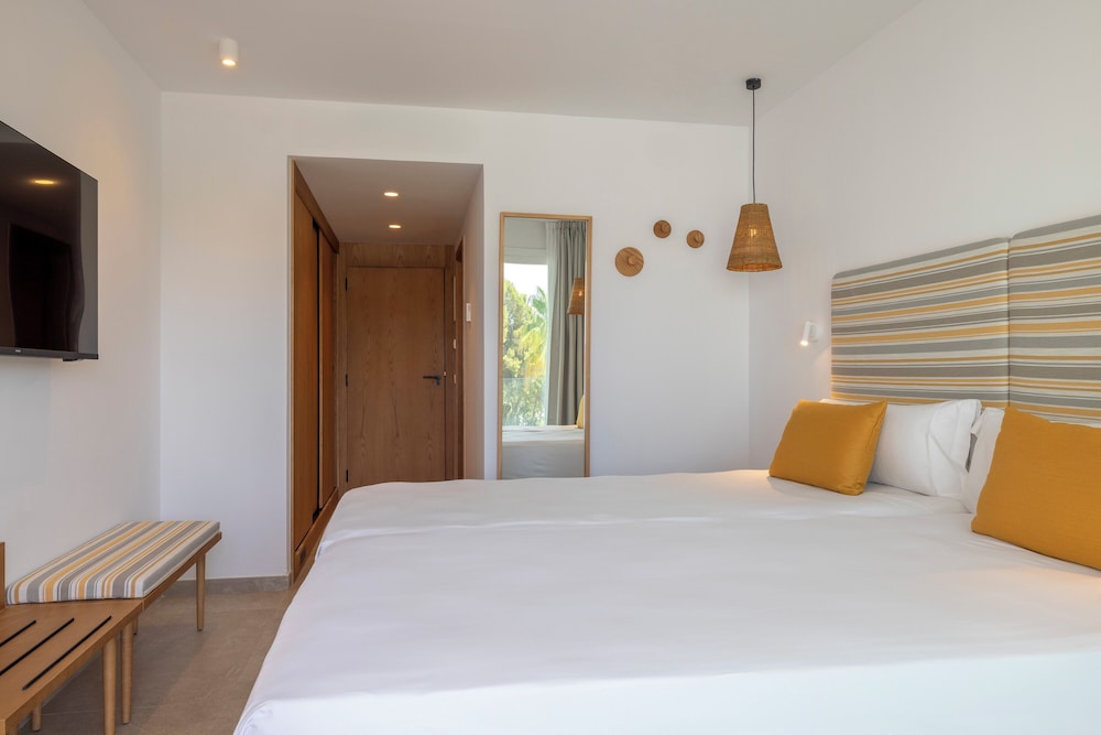 HM Isabela - Adults Only — Hotel rooms in Santa Ponca, Balearic Islands