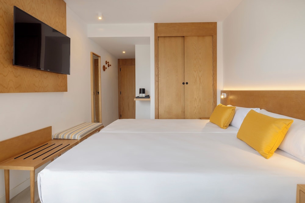 HM Isabela - Adults Only — Hotel rooms in Santa Ponca, Balearic Islands