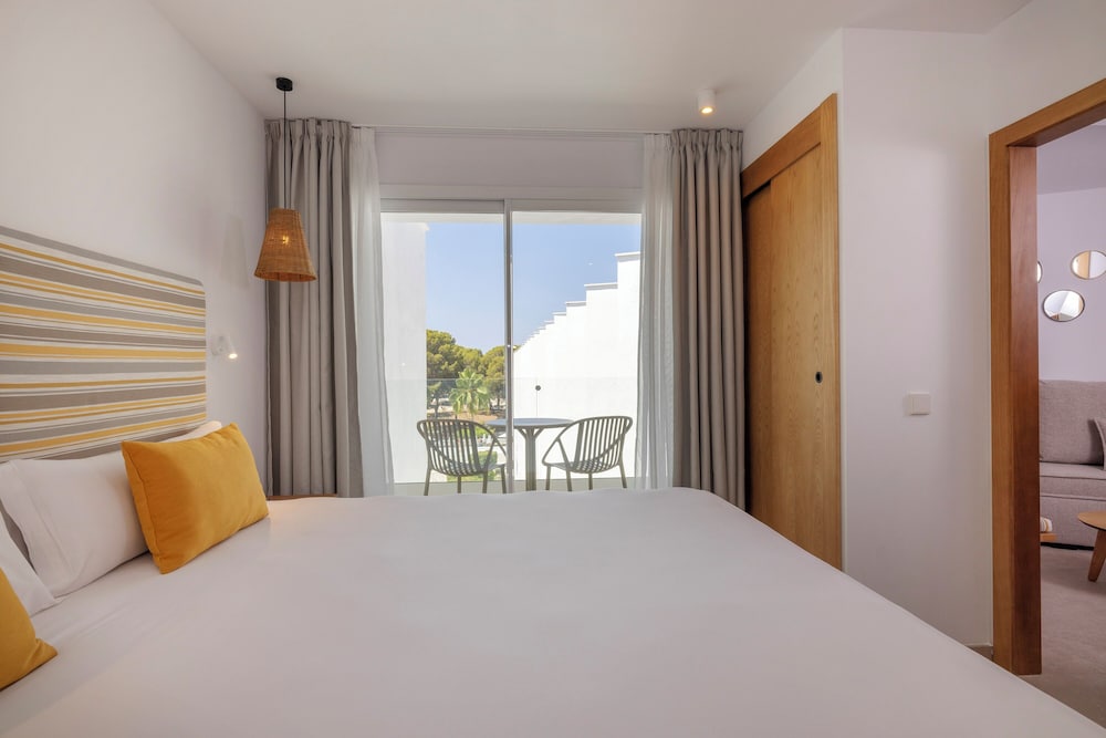 HM Isabela - Adults Only — Hotel rooms in Santa Ponca, Balearic Islands