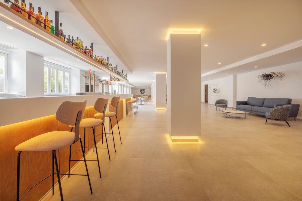 HM Isabela - Adults Only — Restaurant & bars in Santa Ponca, Balearic Islands