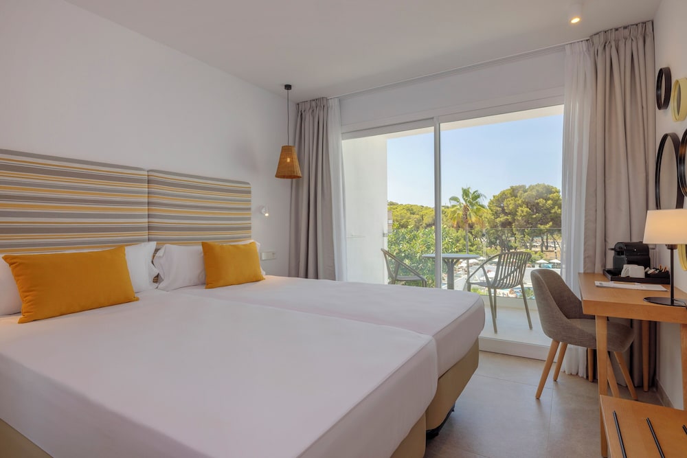 HM Isabela - Adults Only — Hotel rooms in Santa Ponca, Balearic Islands