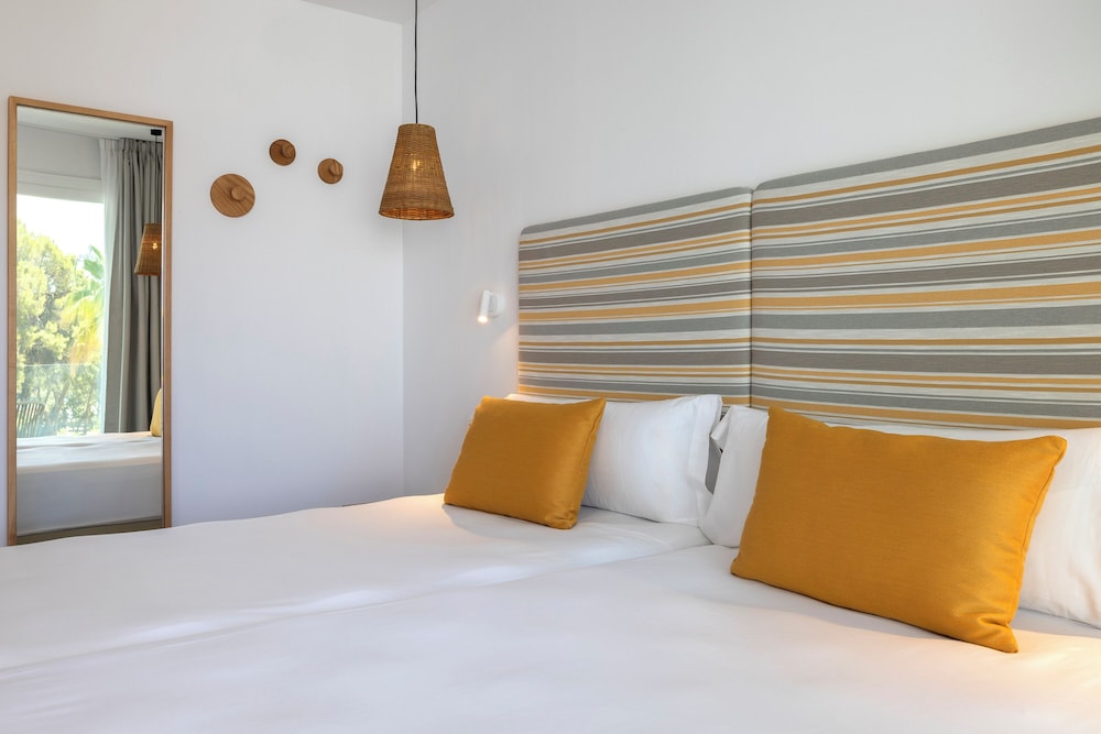 HM Isabela - Adults Only — Hotel rooms in Santa Ponca, Balearic Islands