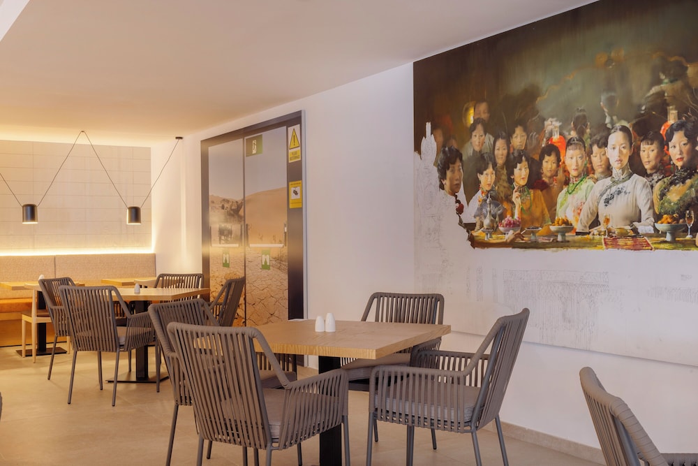 HM Isabela - Adults Only — Restaurant & bars in Santa Ponca, Balearic Islands