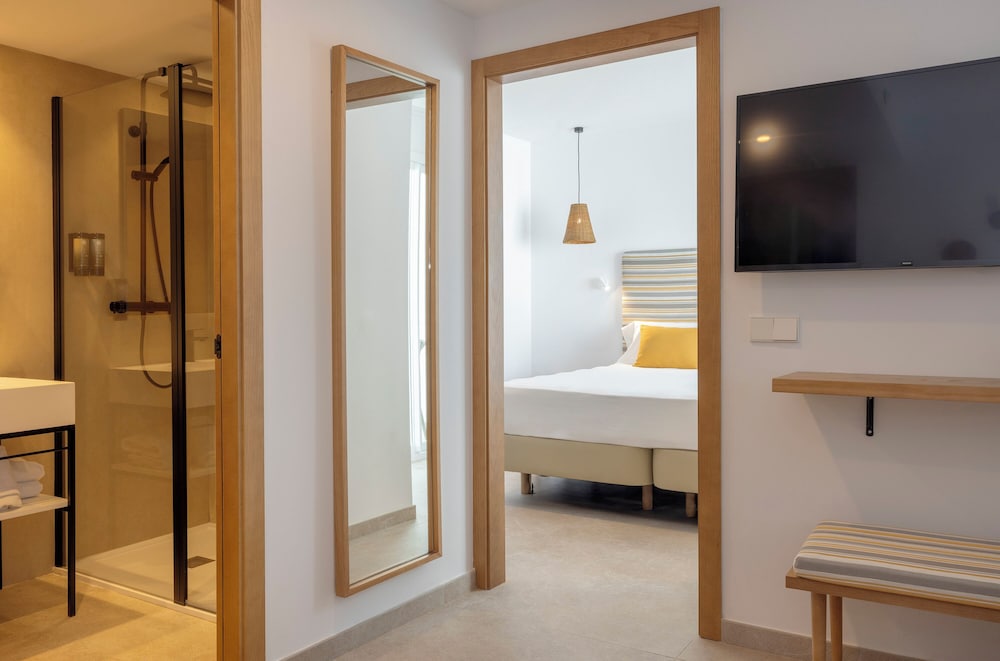 HM Isabela - Adults Only — Hotel rooms in Santa Ponca, Balearic Islands