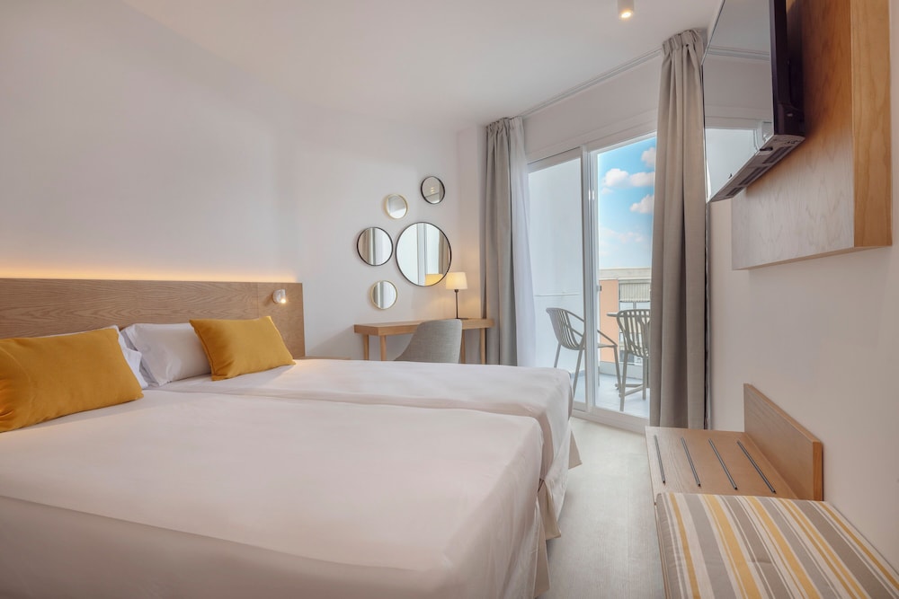 HM Isabela - Adults Only — Hotel rooms in Santa Ponca, Balearic Islands