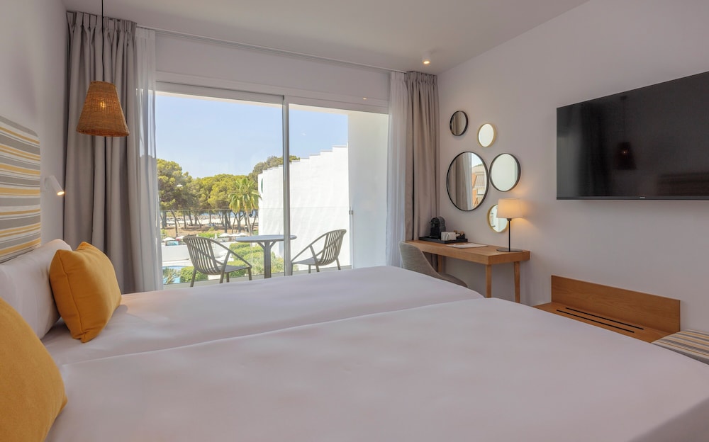 HM Isabela - Adults Only — Hotel rooms in Santa Ponca, Balearic Islands