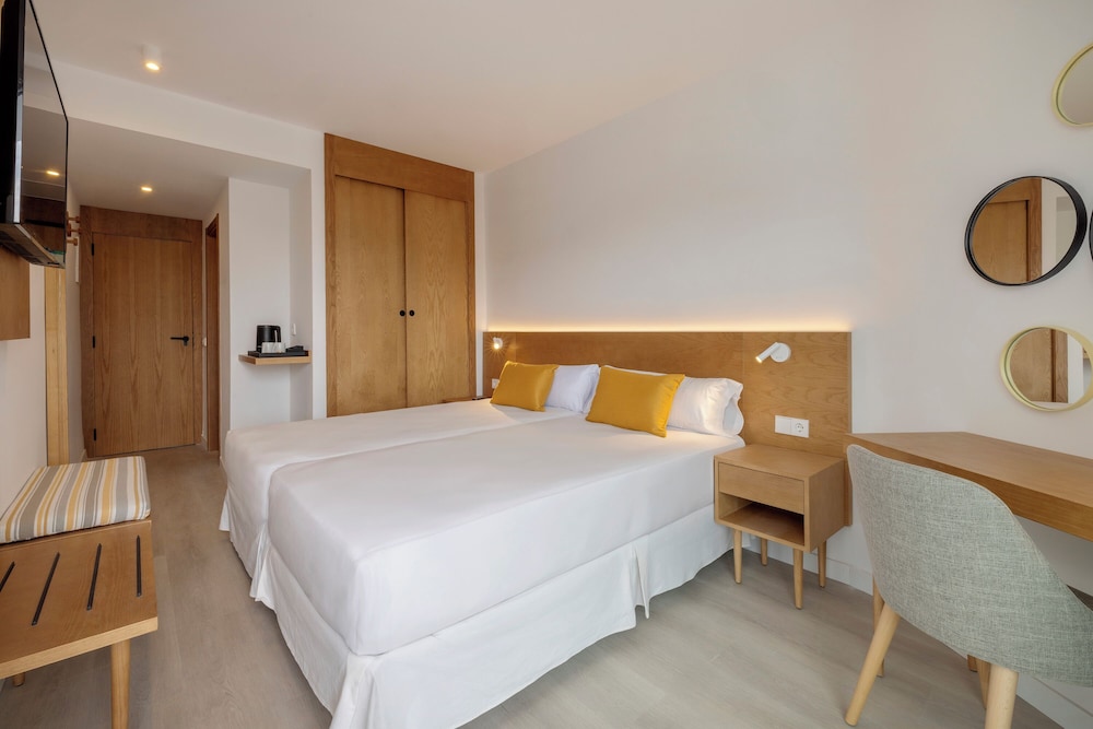 HM Isabela - Adults Only — Hotel rooms in Santa Ponca, Balearic Islands
