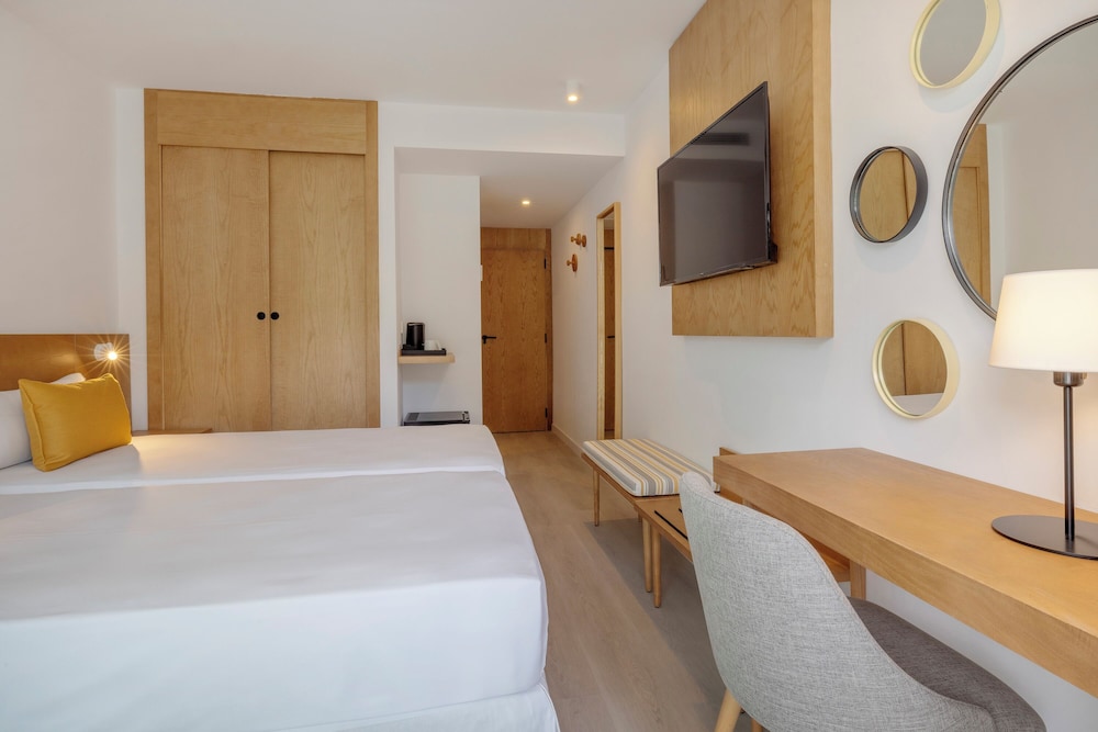 HM Isabela - Adults Only — Hotel rooms in Santa Ponca, Balearic Islands