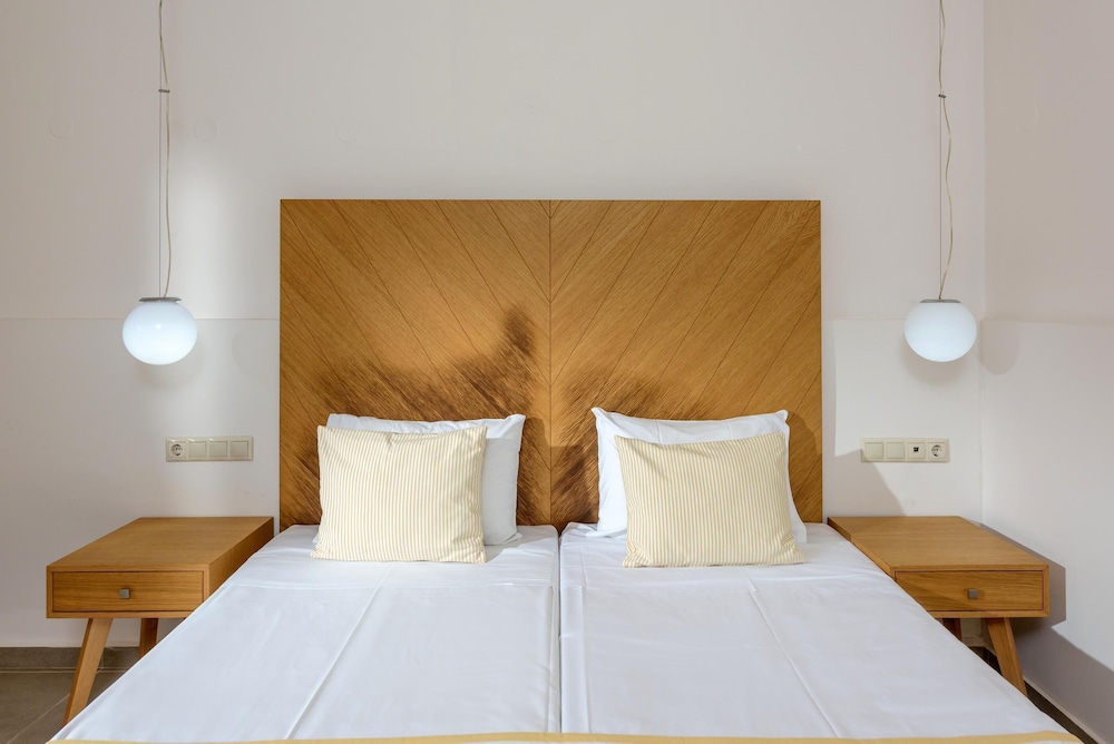 Zeus Hotels Palm Beach — Hotel rooms in Stalida