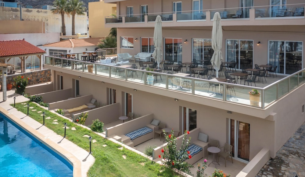 Zeus Hotels Palm Beach — Hotel building in Stalida