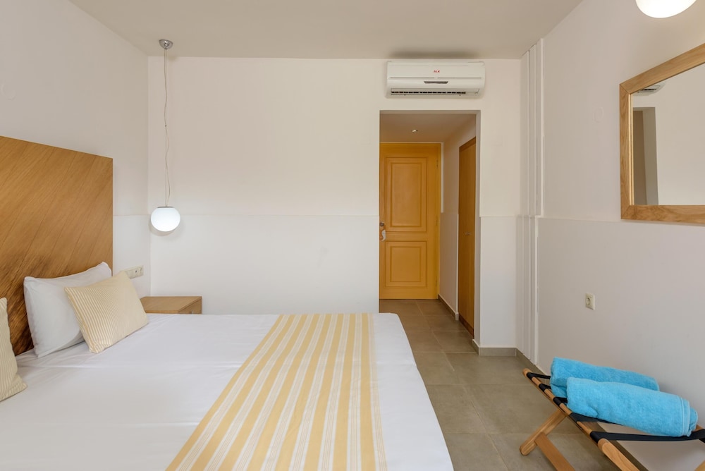 Zeus Hotels Palm Beach — Hotel rooms in Stalida