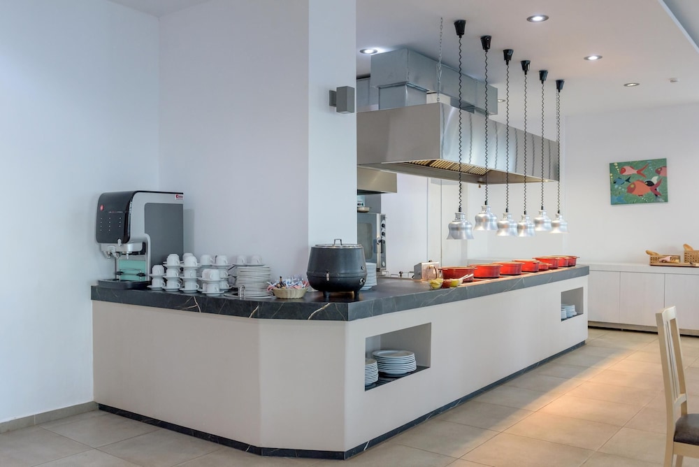 Zeus Hotels Palm Beach — Restaurant & bars in Stalida