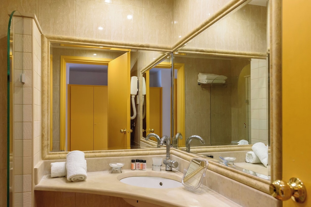 Zeus Hotels Palm Beach — Hotel rooms in Stalida