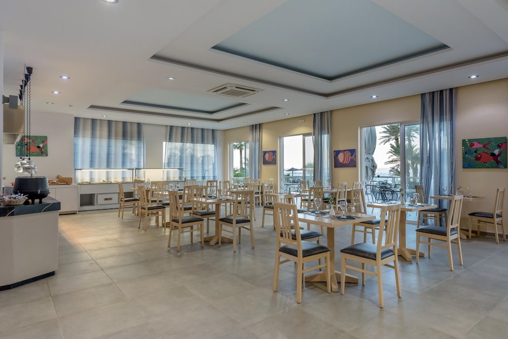 Zeus Hotels Palm Beach — Restaurant & bars in Stalida