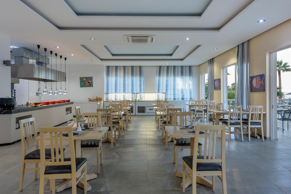 Zeus Hotels Palm Beach — Restaurant & bars in Stalida