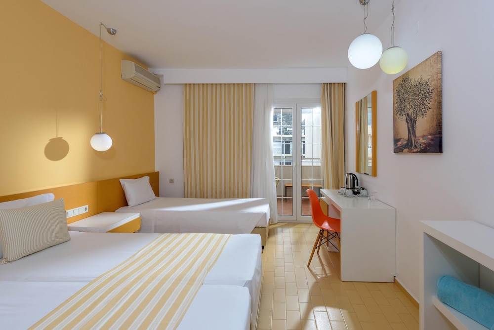Zeus Hotels Palm Beach — Hotel rooms in Stalida
