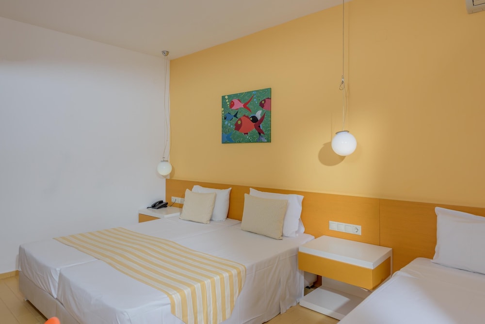 Zeus Hotels Palm Beach — Hotel rooms in Stalida