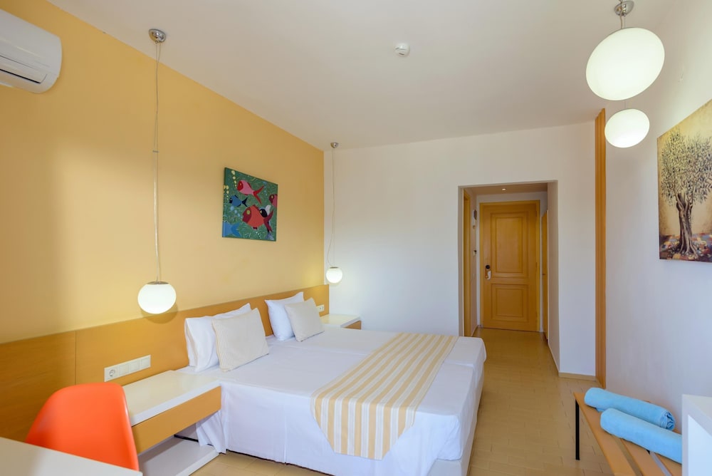 Zeus Hotels Palm Beach — Hotel rooms in Stalida