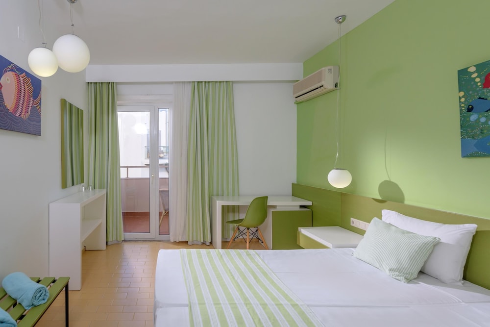 Zeus Hotels Palm Beach — Hotel rooms in Stalida