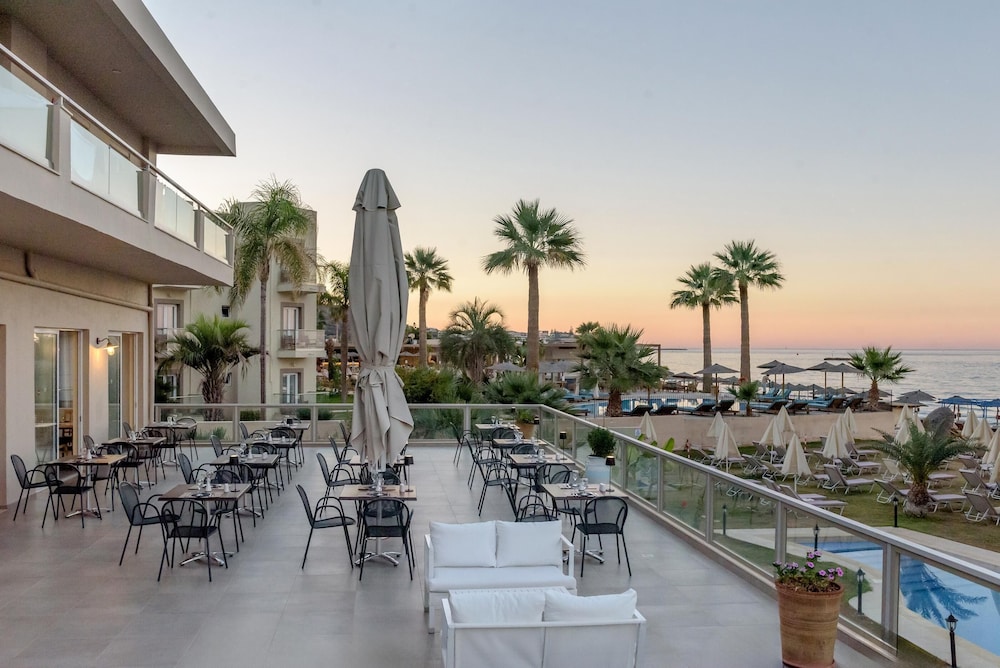 Zeus Hotels Palm Beach — Restaurant & bars in Stalida