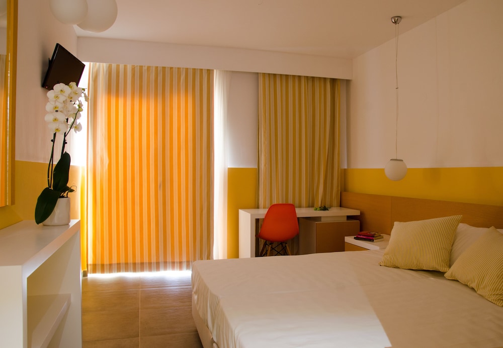 Zeus Hotels Palm Beach — Hotel rooms in Stalida