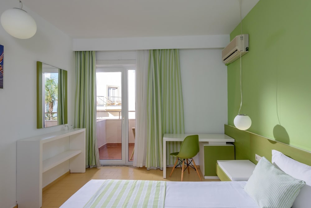 Zeus Hotels Palm Beach — Hotel rooms in Stalida