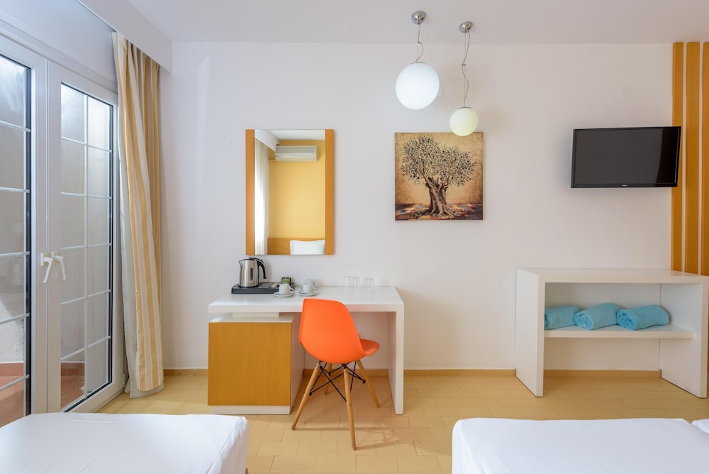 Zeus Hotels Palm Beach — Hotel rooms in Stalida