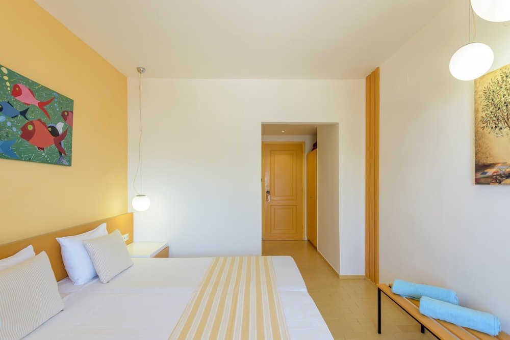 Zeus Hotels Palm Beach — Hotel rooms in Stalida