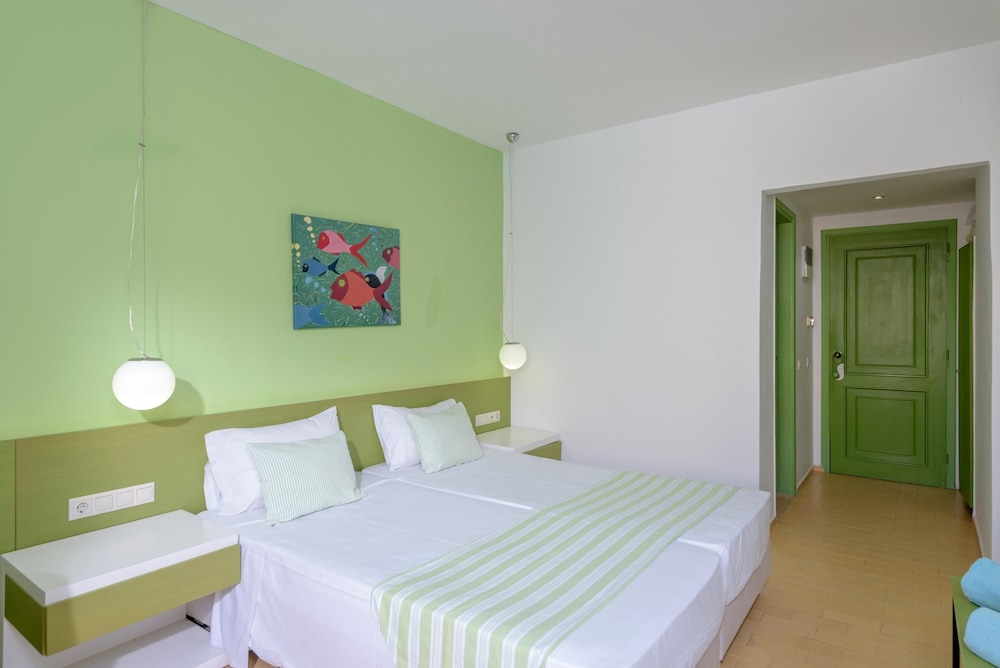 Zeus Hotels Palm Beach — Hotel rooms in Stalida