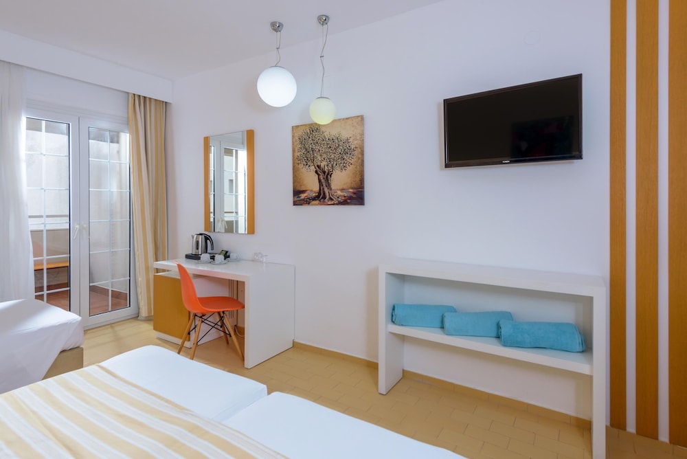 Zeus Hotels Palm Beach — Hotel rooms in Stalida