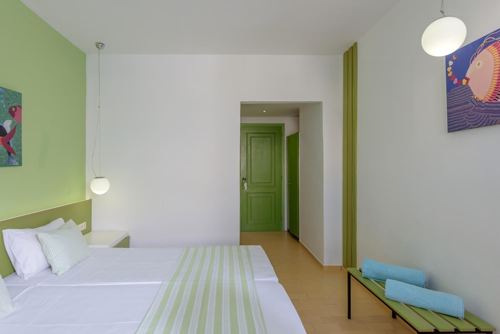 Zeus Hotels Palm Beach — Hotel rooms in Stalida