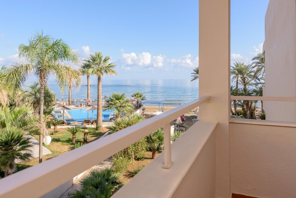 Zeus Hotels Palm Beach — Swimming pool in Stalida