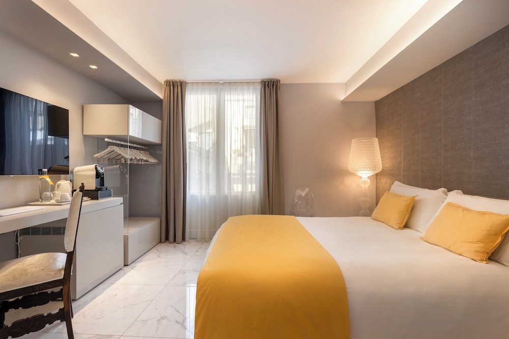 Palazzo Marletta Luxury House Hotel — Hotel rooms in Catania, Sicily